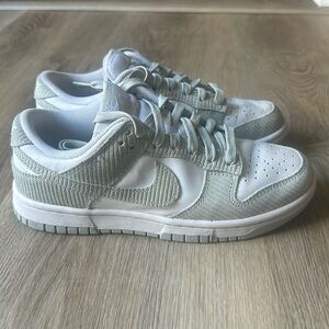Nike Women’s Dunks Low LIGHT SILVER CURDORY size 7